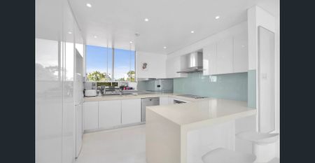 Modern Coastal Living, Ocean Views and Lock Up Garage - Photo 5