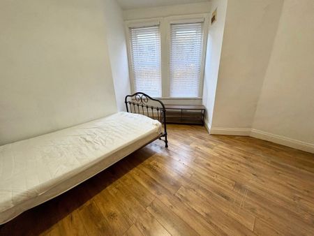 KINGS ROAD, CHARMINSTER (8KING) - Photo 2