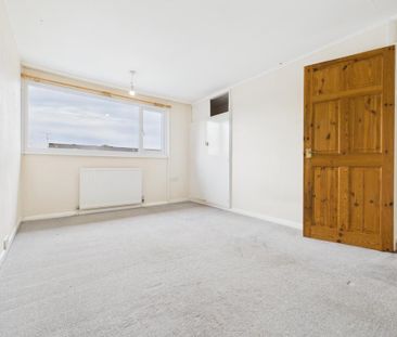 3 bedroom end of terrace house to rent - Photo 4