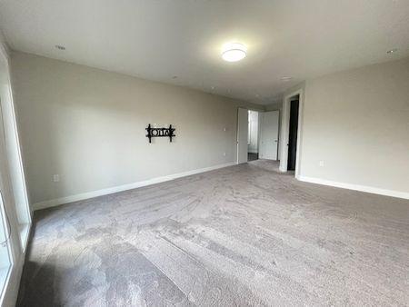 Luxury Upper Level Home with 6 Bedroom 5 Bath - Photo 5