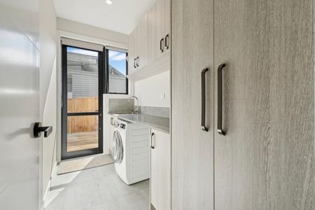 6 Bedrooms on South Titirangi Rd - Photo 3