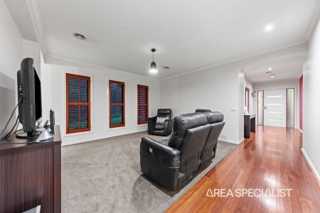 28 Tyrone Avenue, Pakenham VIC 3810 - House For Rent | Domain - Photo 5