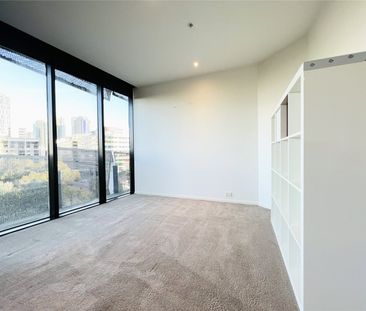 501/18 Waterview Walk - Photo 1