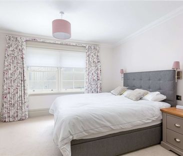 Contemporary two bedroom apartment close to The Pantiles and mainli... - Photo 6