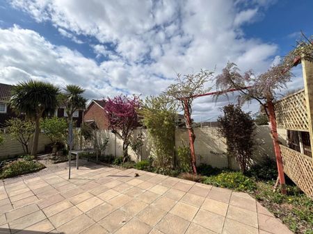 Worle, Weston-super-Mare, North Somerset - Photo 4