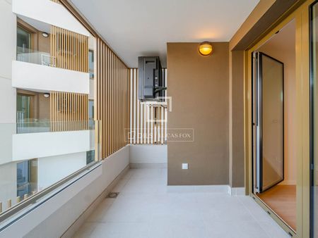 Excellent 3 Bedroom apartment with 6m² terrace for rent in Ruzafa, Valencia - Photo 3
