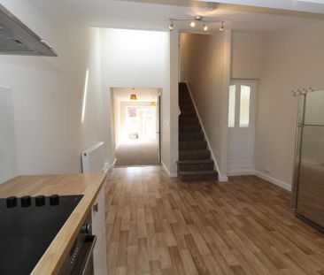 3 bedroom terraced house to rent - Photo 3