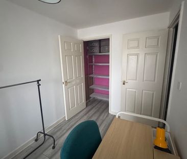 Room in a Shared House, Orange Grove, E11 - Photo 1