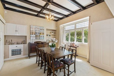 Double Grammar Zone Home, 6bed 2 bath - Photo 4