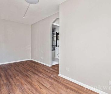 Samuel Close, London, SE14 - Photo 2