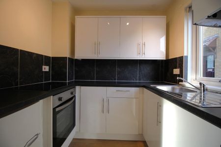 1 bedroom semi-detached house to rent - Photo 4