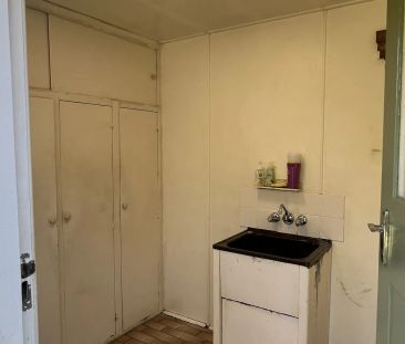 FRESHLY RENOVATED GEM IN PRIME LOCATION - Photo 6
