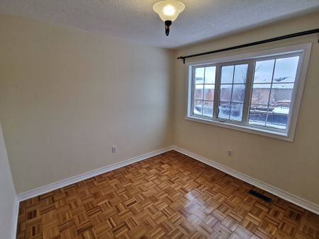 For Lease - 31 Moraine Drive, Vaughan, Ontario - Photo 2