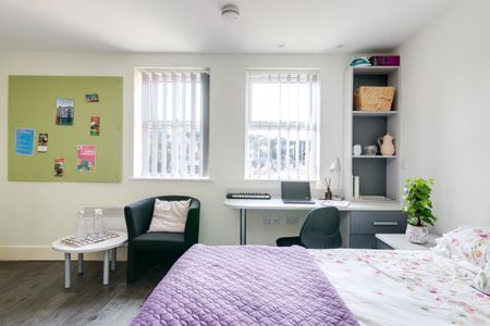 1 bedroom in a flat share to rent - Photo 5