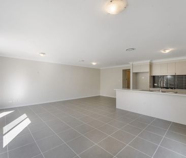 Brand New Family Home in Bardia! - Photo 2