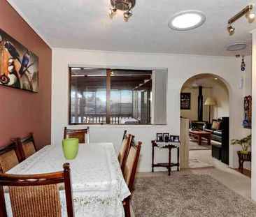 A charming three-bedroom home in a prime location! - Photo 3