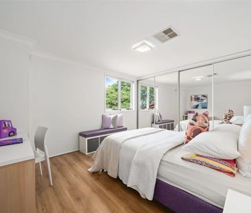 Spacious Family Home in the Heart of Bondi Beach - Photo 3