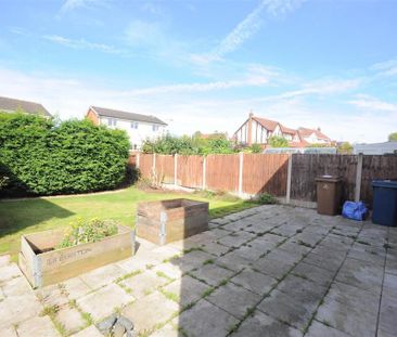 3 bedroom detached house to rent - Photo 2