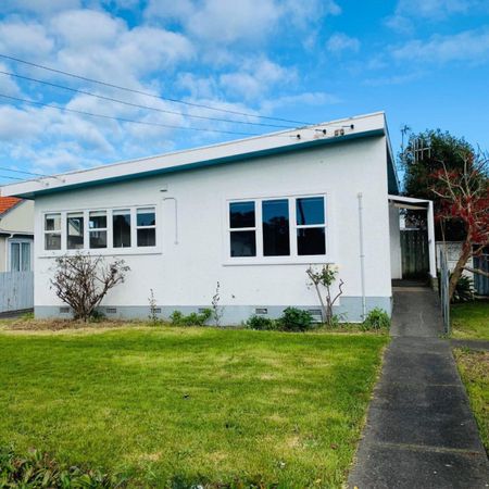 Two-bedroom cutie on Kawakawa - Photo 3