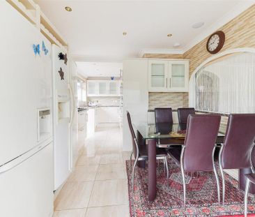 4 bedroom detached house to rent - Photo 6