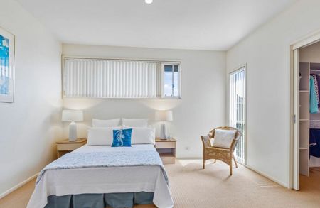 BEACH ON YOUR DOOR STEP! - Photo 5