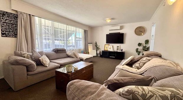 Three bedroom home ready in time for Christmas! - Photo 1