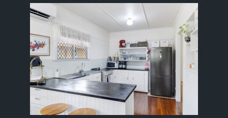 Stunning Family Home in the Heart of Zillmere - Photo 3