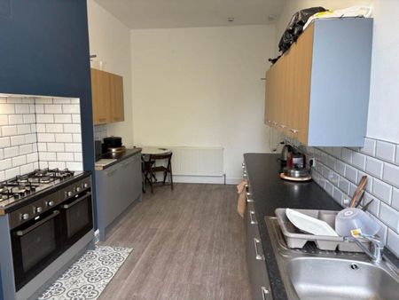 Harehills Avenue (Room 8), Chapeltown, Leeds - Photo 5