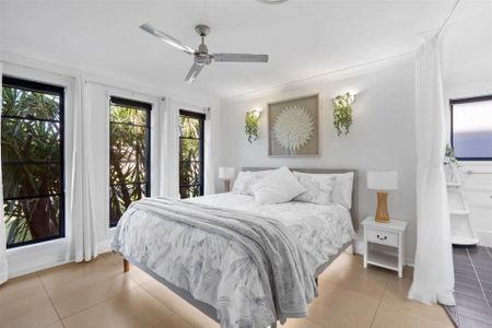 Spacious Family Living with Style, Comfort and Convenience - Photo 3