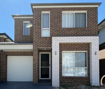 Brand New 4 Bedroom Home&comma; Located in Austral&excl; - Photo 5