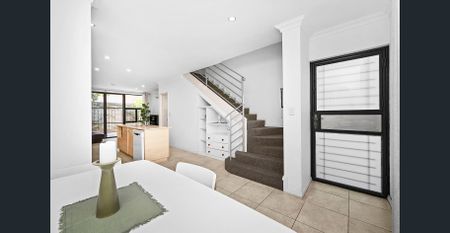 Modern Townhouse in Prime Location - Photo 3