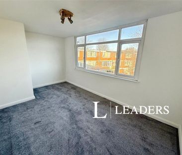 3 bedroom flat to rent - Photo 2