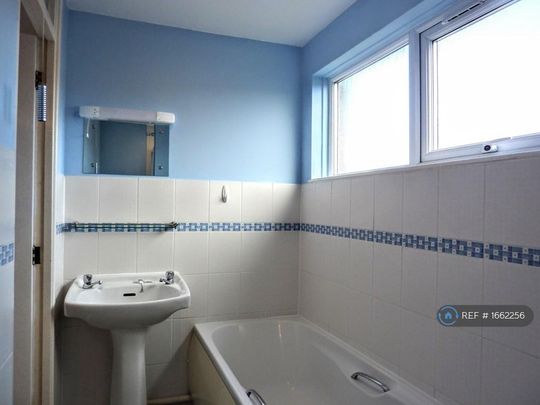 3 bedroom terraced house to rent - Photo 1