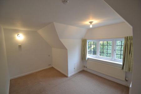 1 bedroom in a flat share to rent - Photo 3