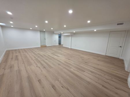 For Lease - 250 Sunset Ridge, Vaughan, Ontario - Photo 2