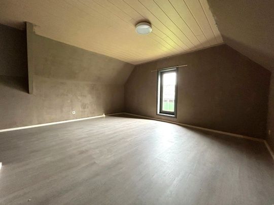 LANDELIJK GELEGEN WONING MET 3 SLPKS | TUIN EN GARAGE - Photo 1