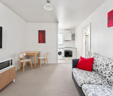 "Fully Furnished Garden Apartment" - Photo 4