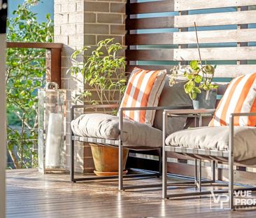 Where modern design meets peaceful living in a single-level family ... - Photo 4