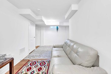 For Lease - 18 John Greene Lane, Richmond Hill, Ontario - Photo 5