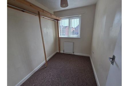 3 bedroom end of terrace house to rent - Photo 3