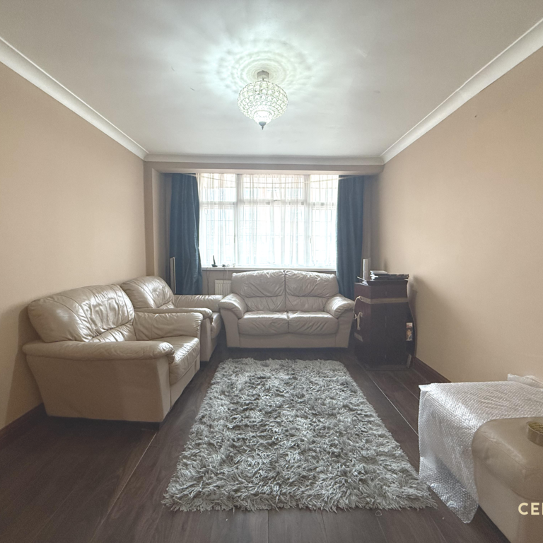 4 bedroom semi-detached house to rent - Photo 1