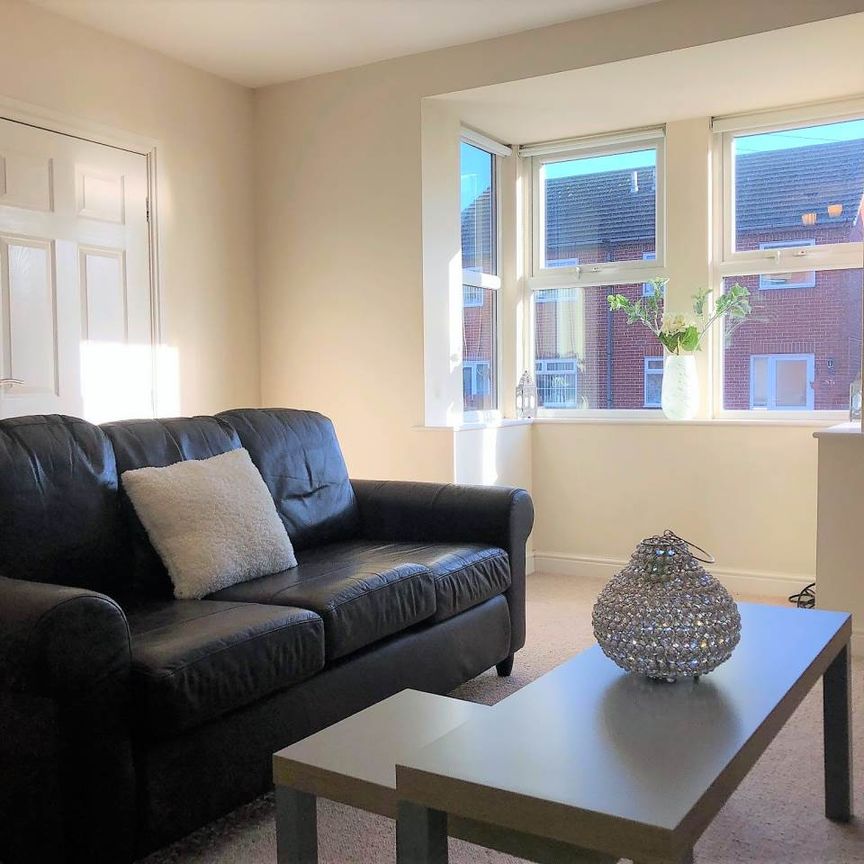 Hough Lane (Room 2), Bramley, Leeds - Photo 1