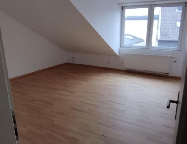 Schöne gemütliche ruhige 2 Zimmer Dachgeschoss Wohnung - Foto 1