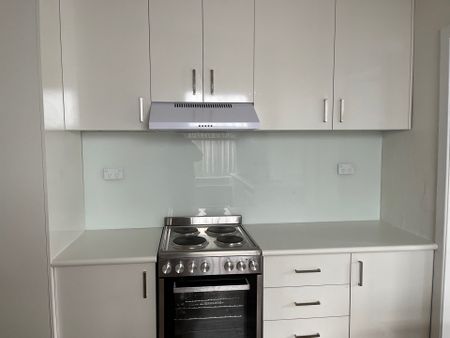 Charming 2-Bedroom House in the Heart of Erskineville - Photo 4