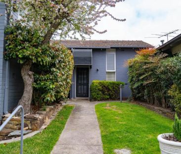 BOUTIQUE VILLA IN PRIZED BEACHSIDE POCKET! - Photo 5