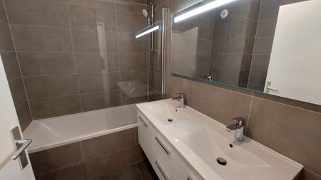 location Appartement T4 DE 91.3m² À PARIS - Photo 3