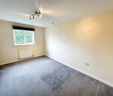 3 bedroom flat to rent - Photo 4