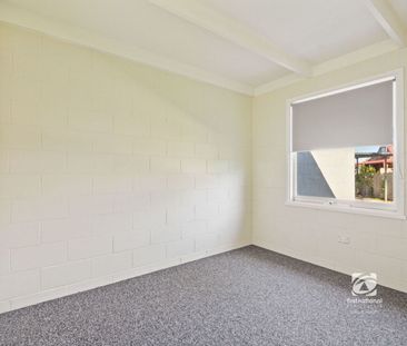 UPDATED & CONVENIENT! - Photo 3