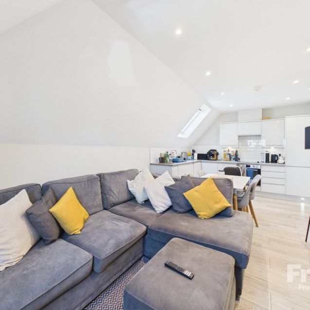 25a Summers Road, Burnham,SL1 - Photo 1