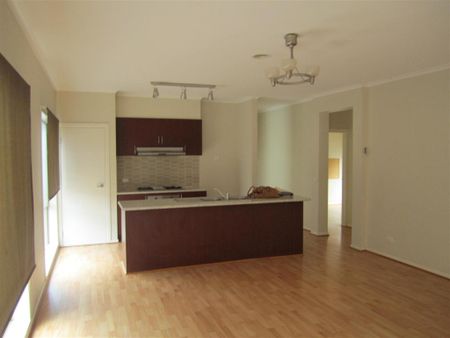 MODERN 4 BEDROOM FAMILY HOME IN GREAT LOCATION, CLOSE ALL AMENITIES - Photo 2